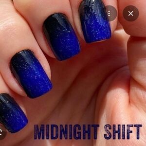Color Street Nail Strips Retired Shade : Midnight Shift A Black To Blue Ombre